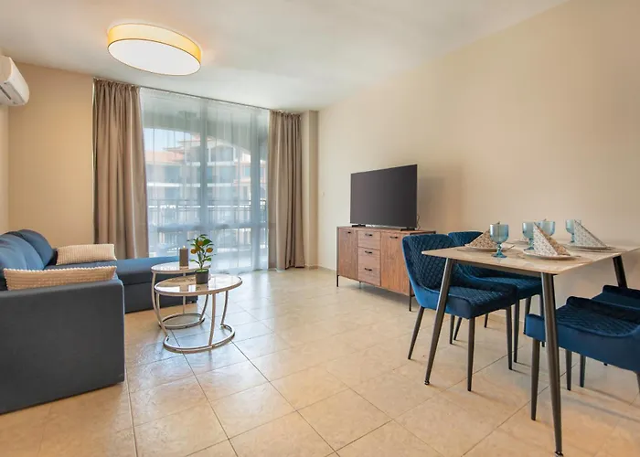 Stylish In Karolina *