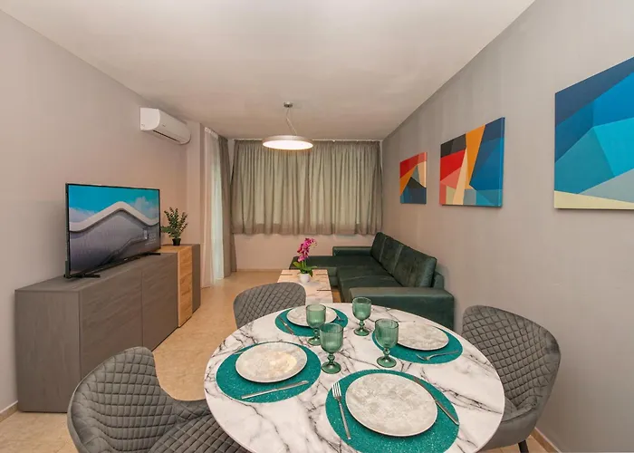 Stylish In Karolina *