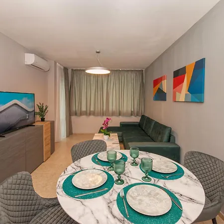 Stylish In Karolina *