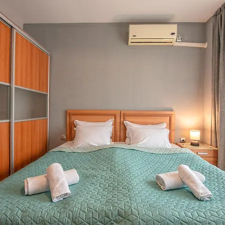 Stylish In Karolina Apartman *