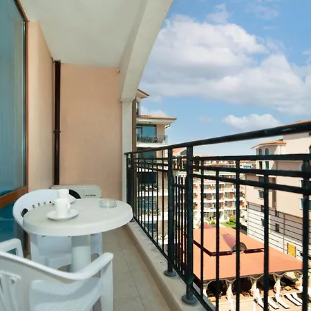 Stylish In Karolina Apartman *