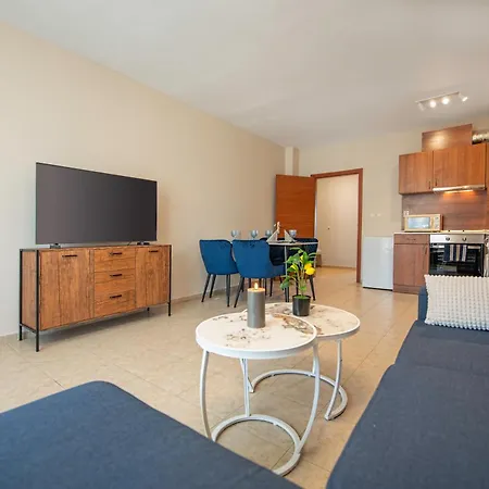 Apartment Stylish In Karolina